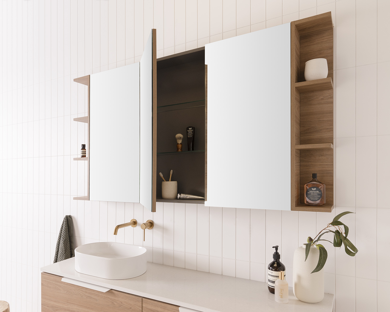 Glacier EN All Drawer Slim 1500 Prime Oak Oragnic White Shaver 4X5 Web