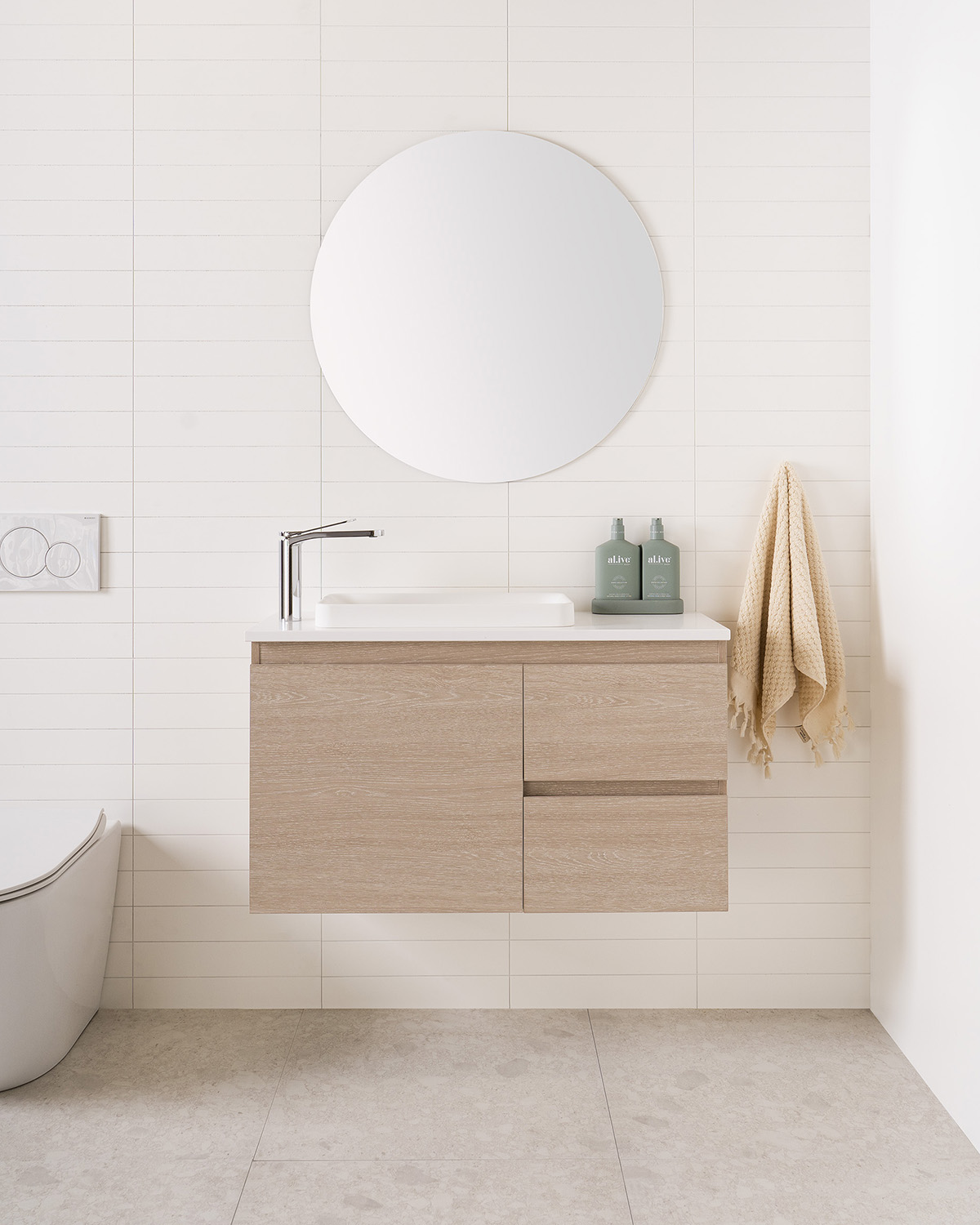 Glacier Quartz Ensuite 900 Coastal Oak Front E