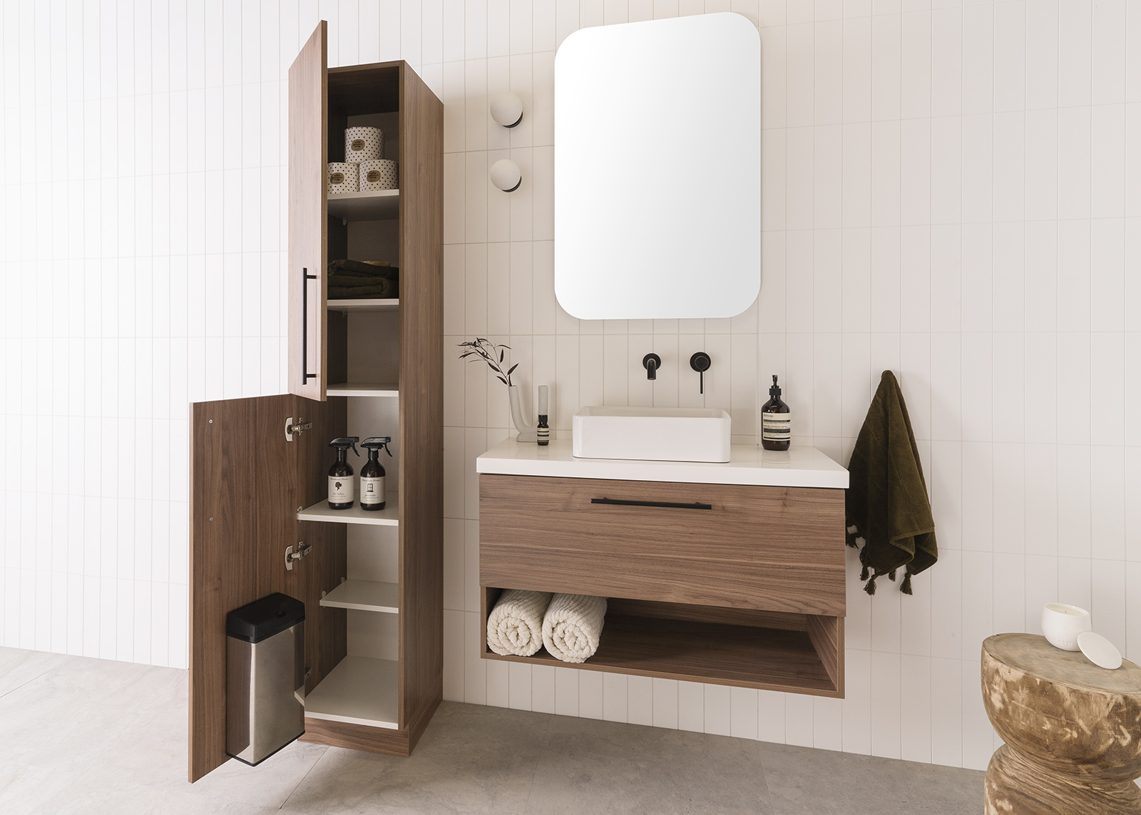 Glacier EN Shelf, Slim 900 Notaio Walnut Bright White CP With Tallboy Internal 5X7 Web