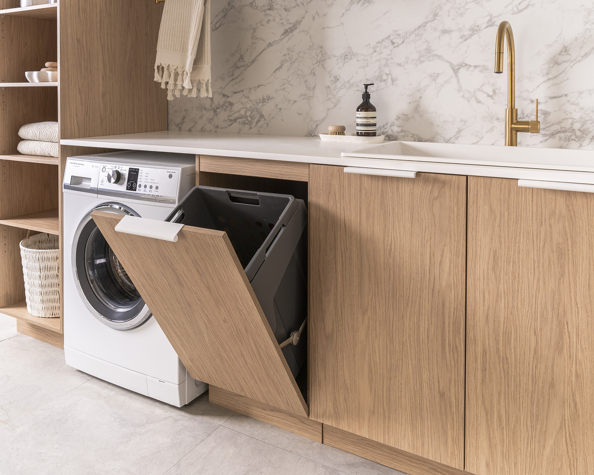 Decor & Classic Boston Oak Hamper 4X5 Crop Web