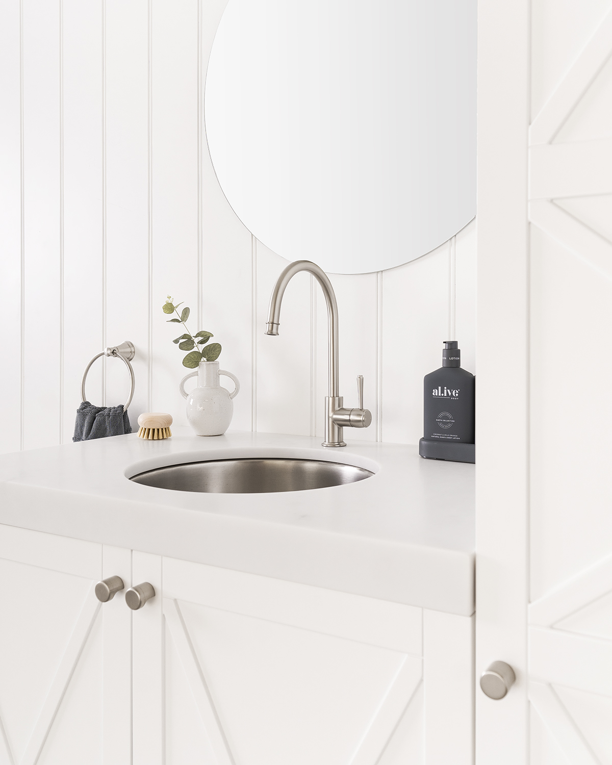 Classic Barn Door White Carrera Tap IG