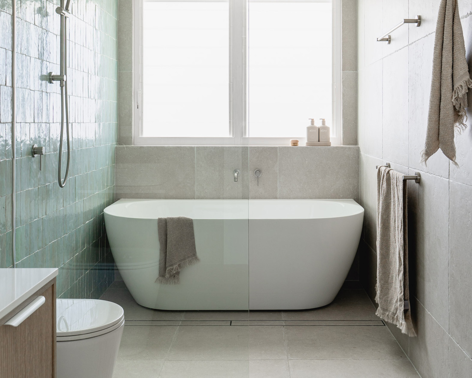 Glacier Back-To-Wall